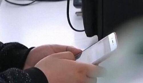 最近，家住内蒙古宁城县的马先生因为轻信微信朋友圈信息而上当受骗。马先生无意间发现一个能办手机靓号的微信号，于是，马先生就联系对方办理相关手续，但是，第二天他就发现自己被骗了。